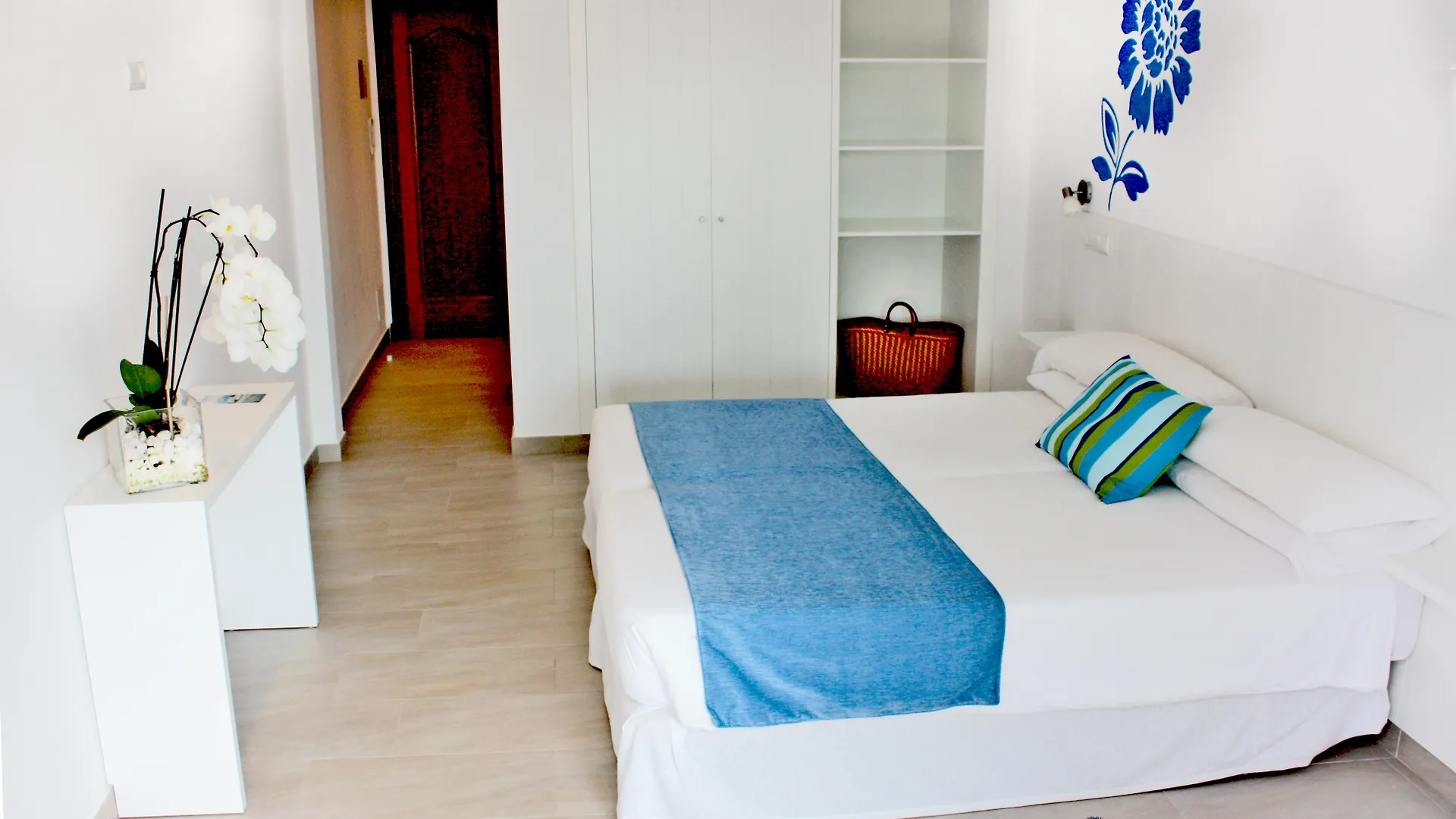 Hostal Xuroy Cala Alcaufar 2*,